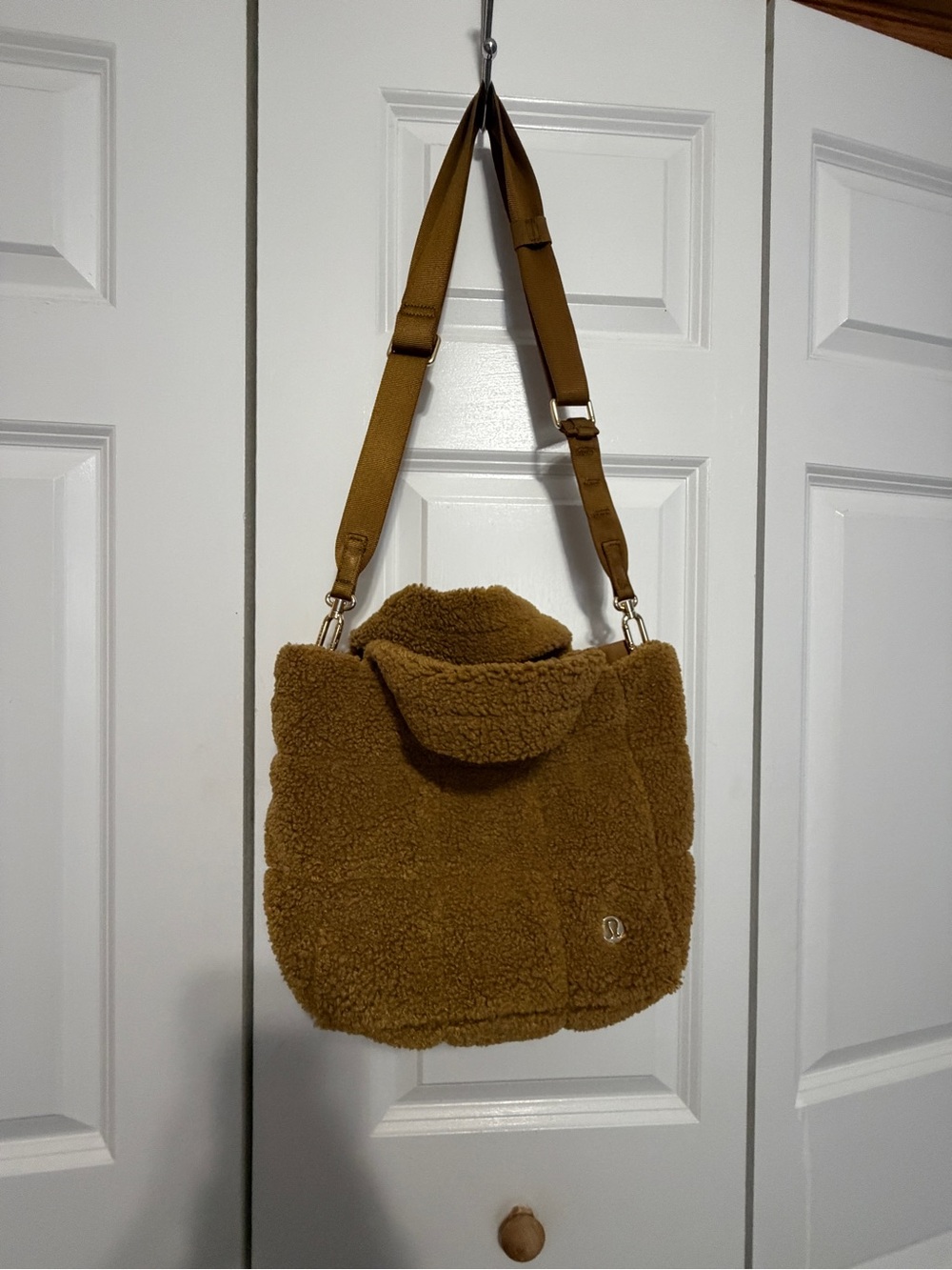 lululemon athletica Shearling Shoulder Tote in Camel Brown